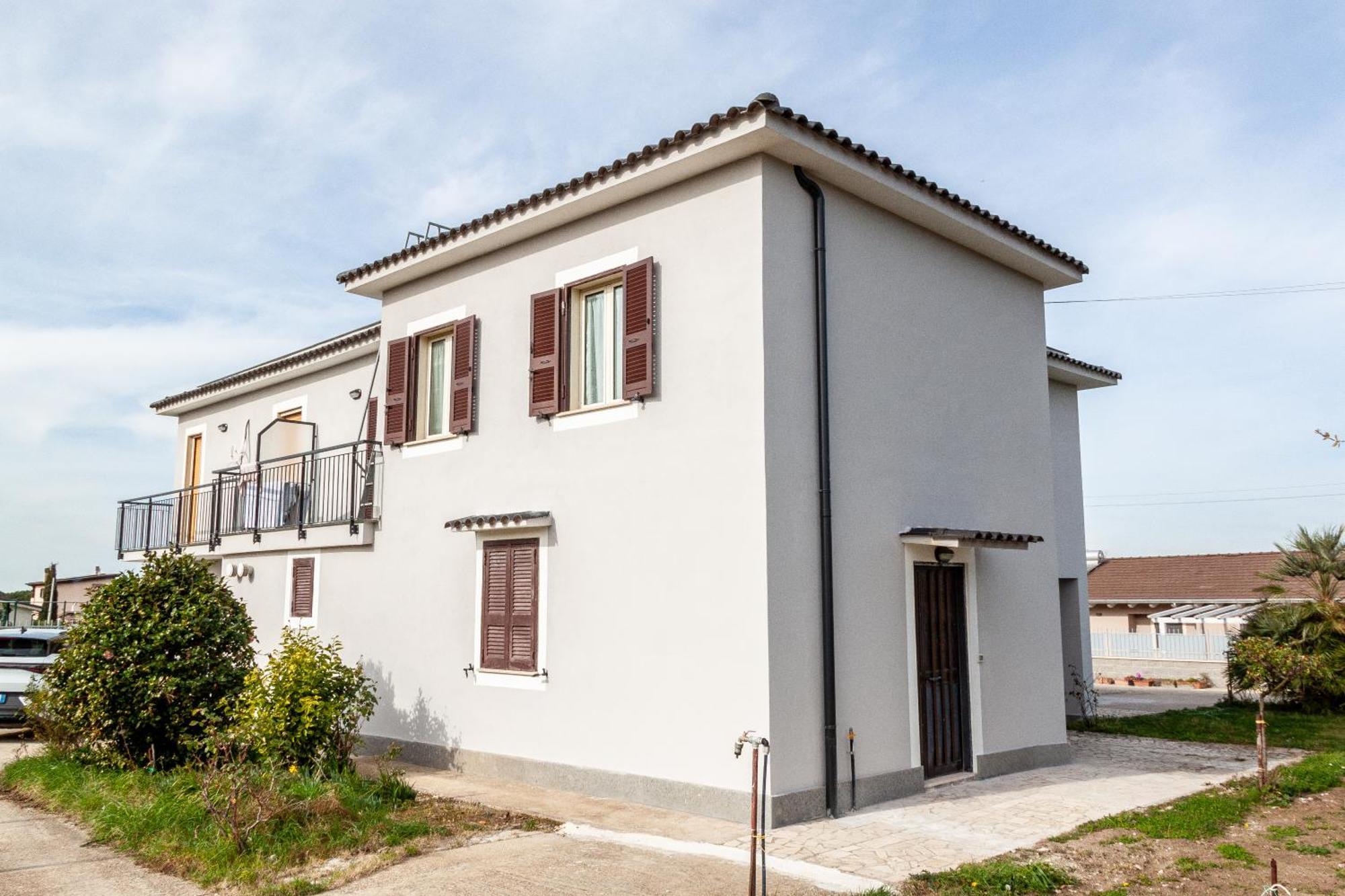 A Casa Di Marco Guesthouse - Apt Di Ciampino E Stazione Per Roma Marino Eksteriør bilde