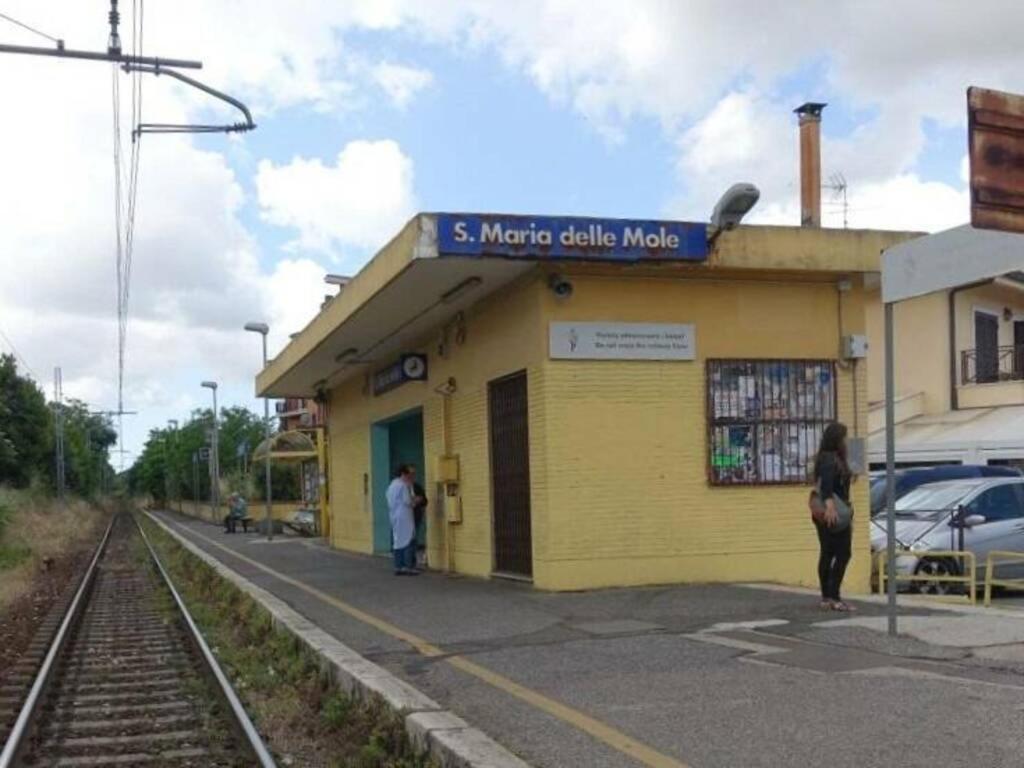 A Casa Di Marco Guesthouse - Apt Di Ciampino E Stazione Per Roma Marino Eksteriør bilde